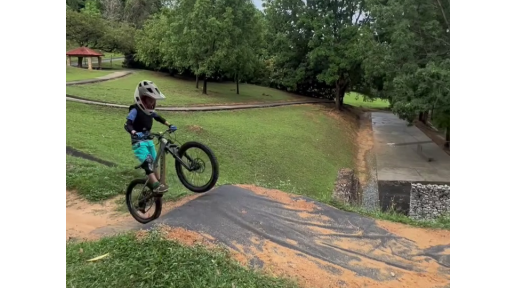 How to stand on the slope with your mountain bike?